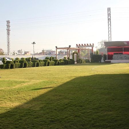 Hotel Vinayak Palace Mathura Exteriér fotografie