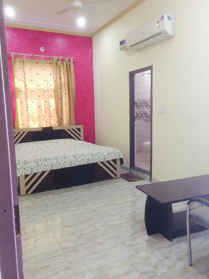 Hotel Vinayak Palace Mathura Exteriér fotografie