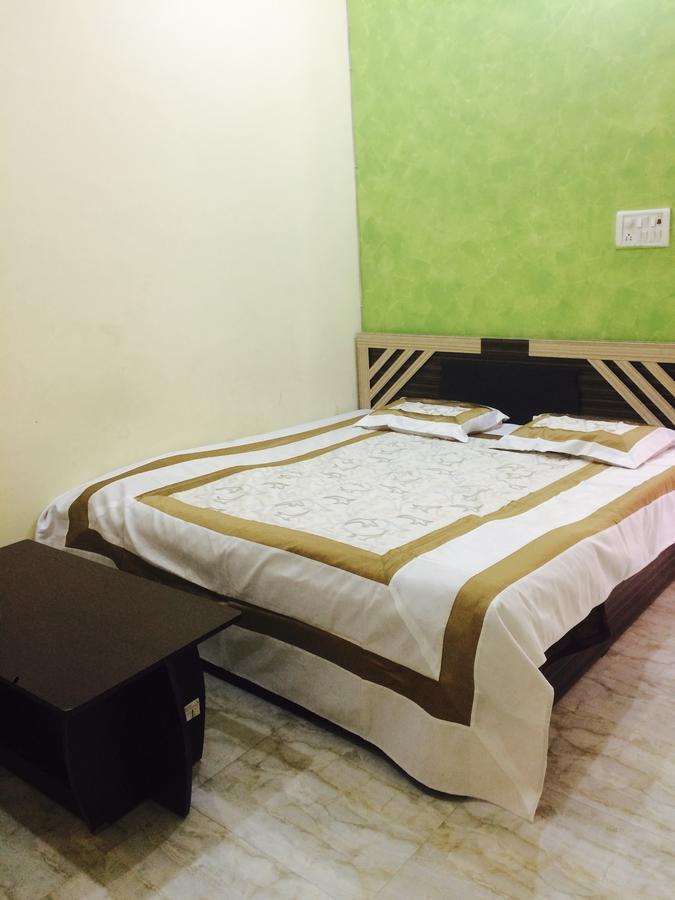 Hotel Vinayak Palace Mathura Exteriér fotografie