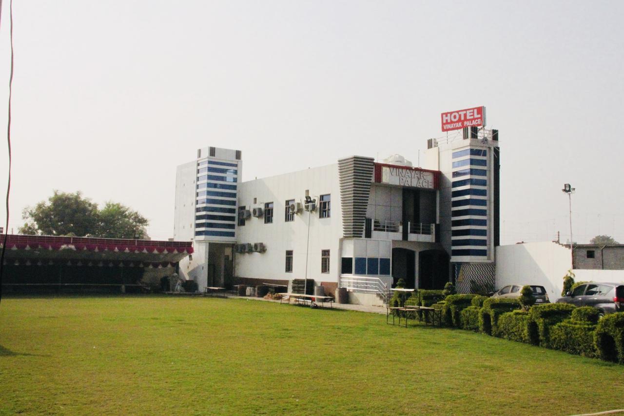 Hotel Vinayak Palace Mathura Exteriér fotografie