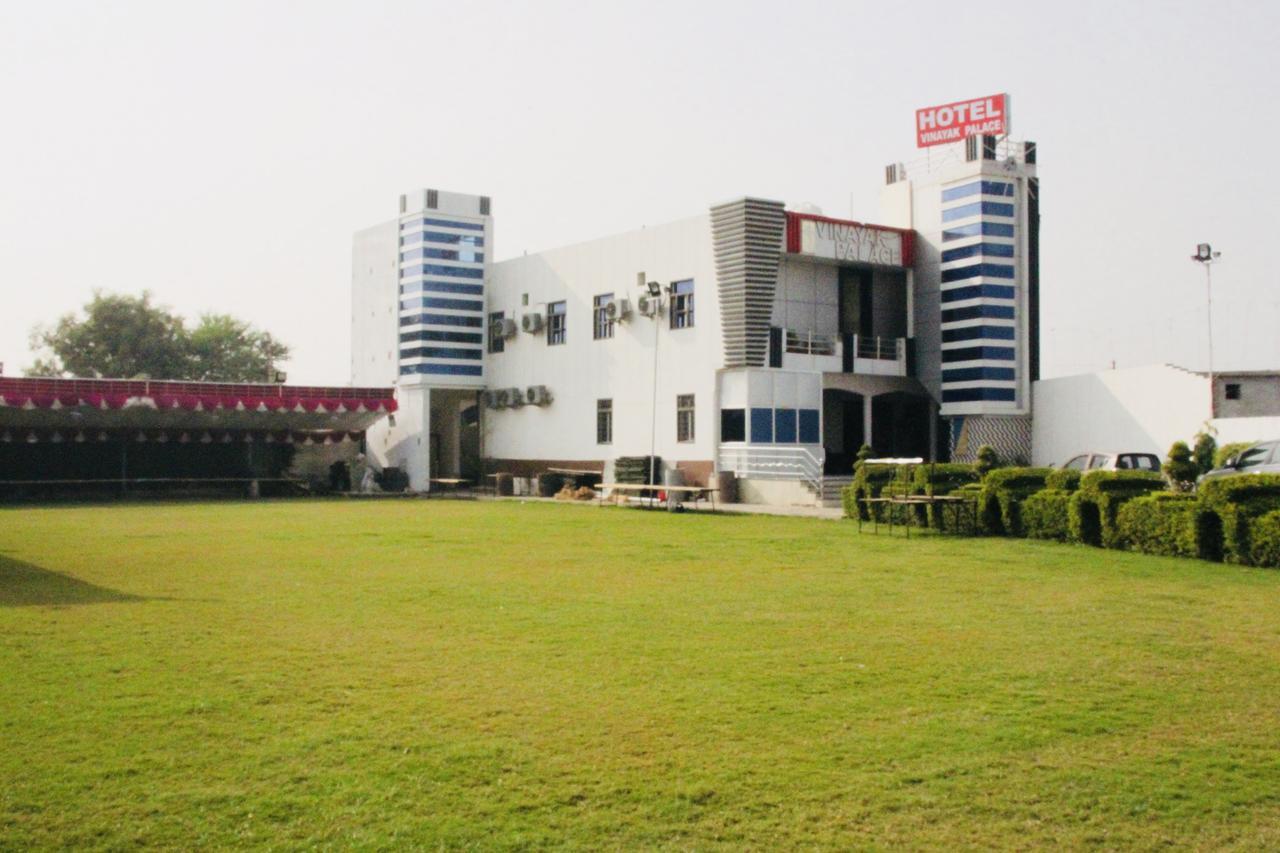 Hotel Vinayak Palace Mathura Exteriér fotografie