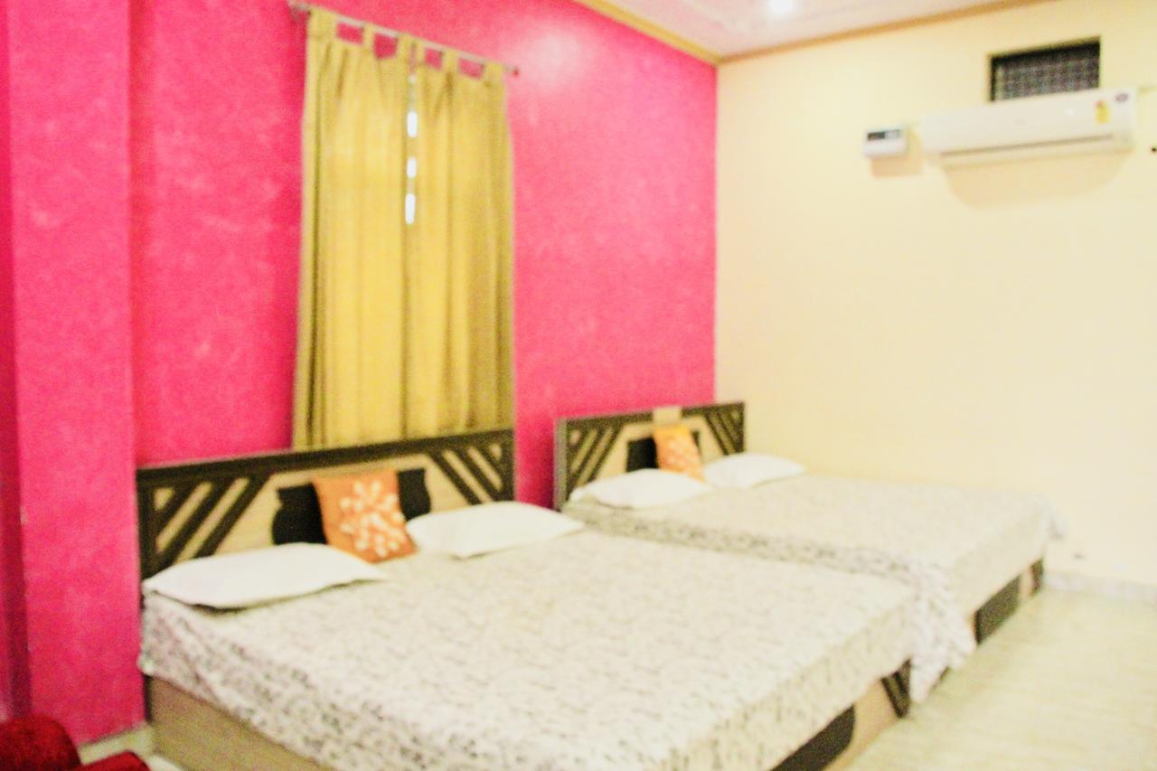 Hotel Vinayak Palace Mathura Exteriér fotografie