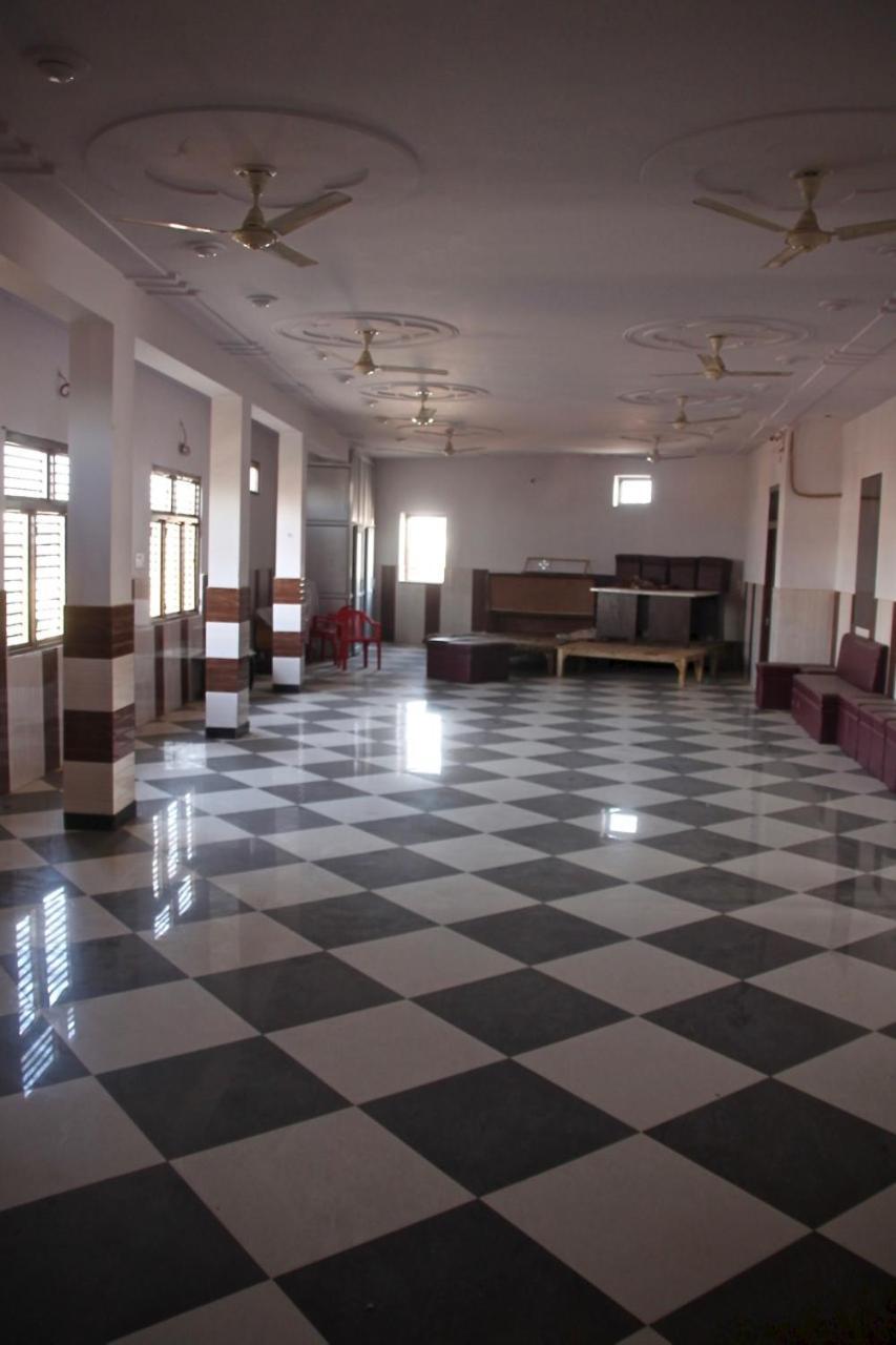 Hotel Vinayak Palace Mathura Exteriér fotografie