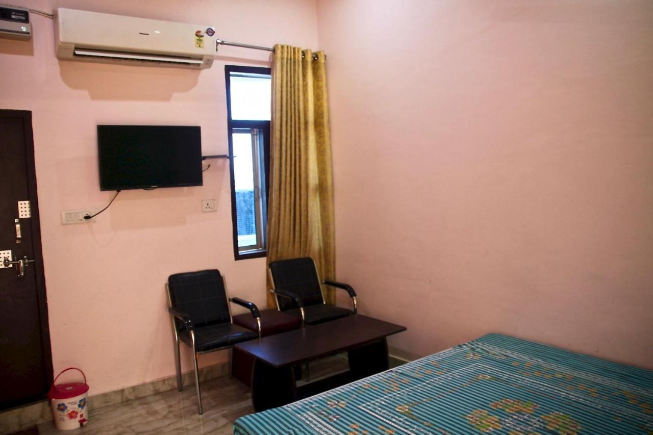Hotel Vinayak Palace Mathura Exteriér fotografie